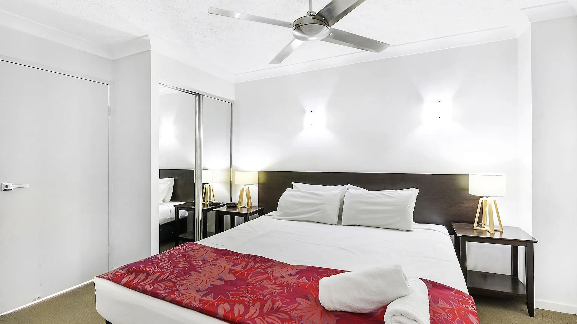 Broadbeach Travel Inn Apartments Gold Coast Aparthotel