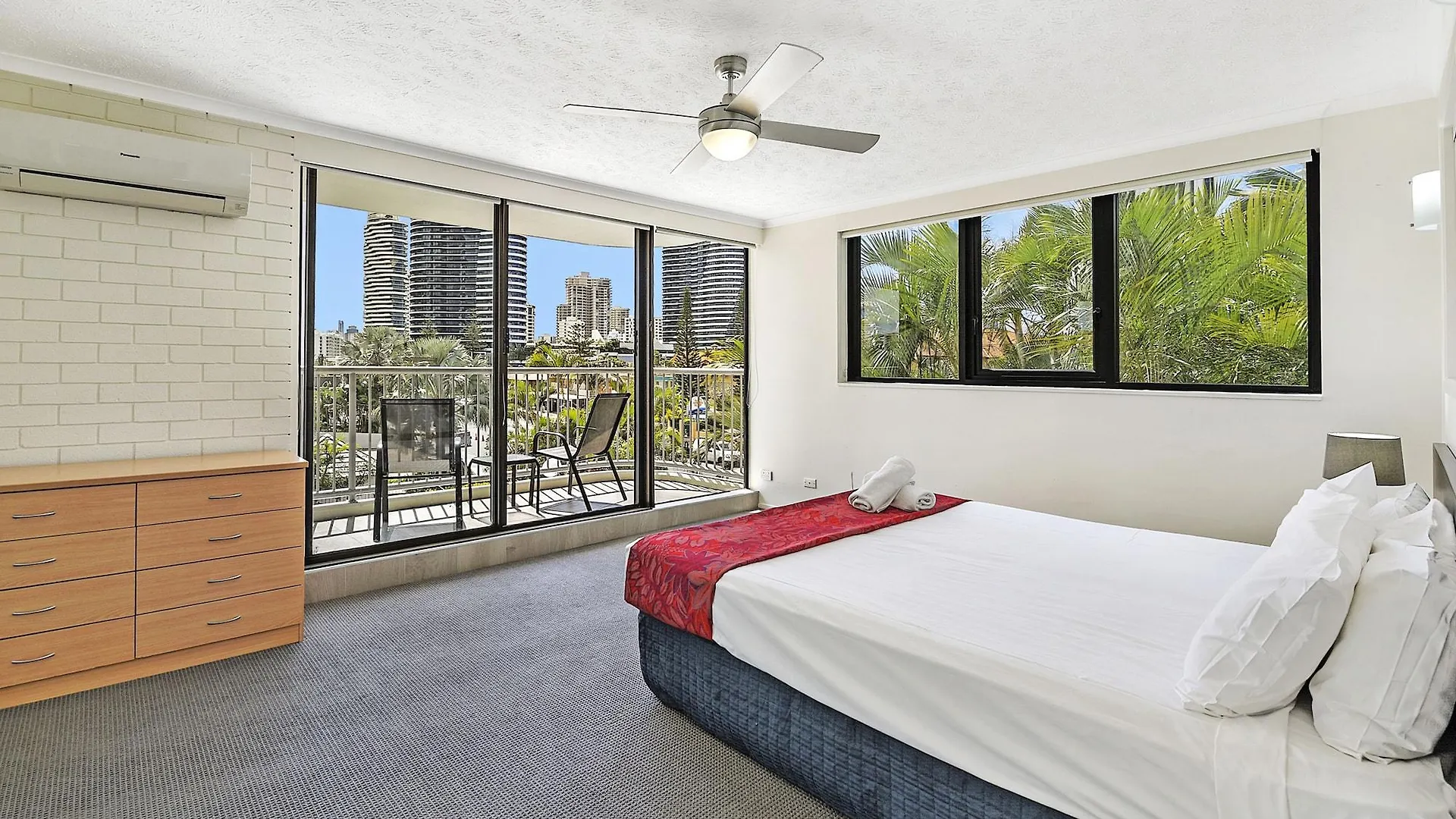 Broadbeach Travel Inn Apartments Gold Coast Aparthotel