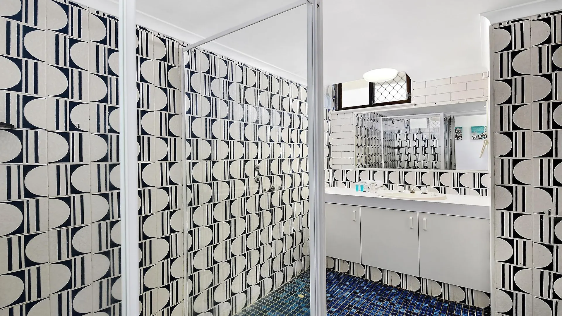 Broadbeach Travel Inn Apartments Gold Coast Australia