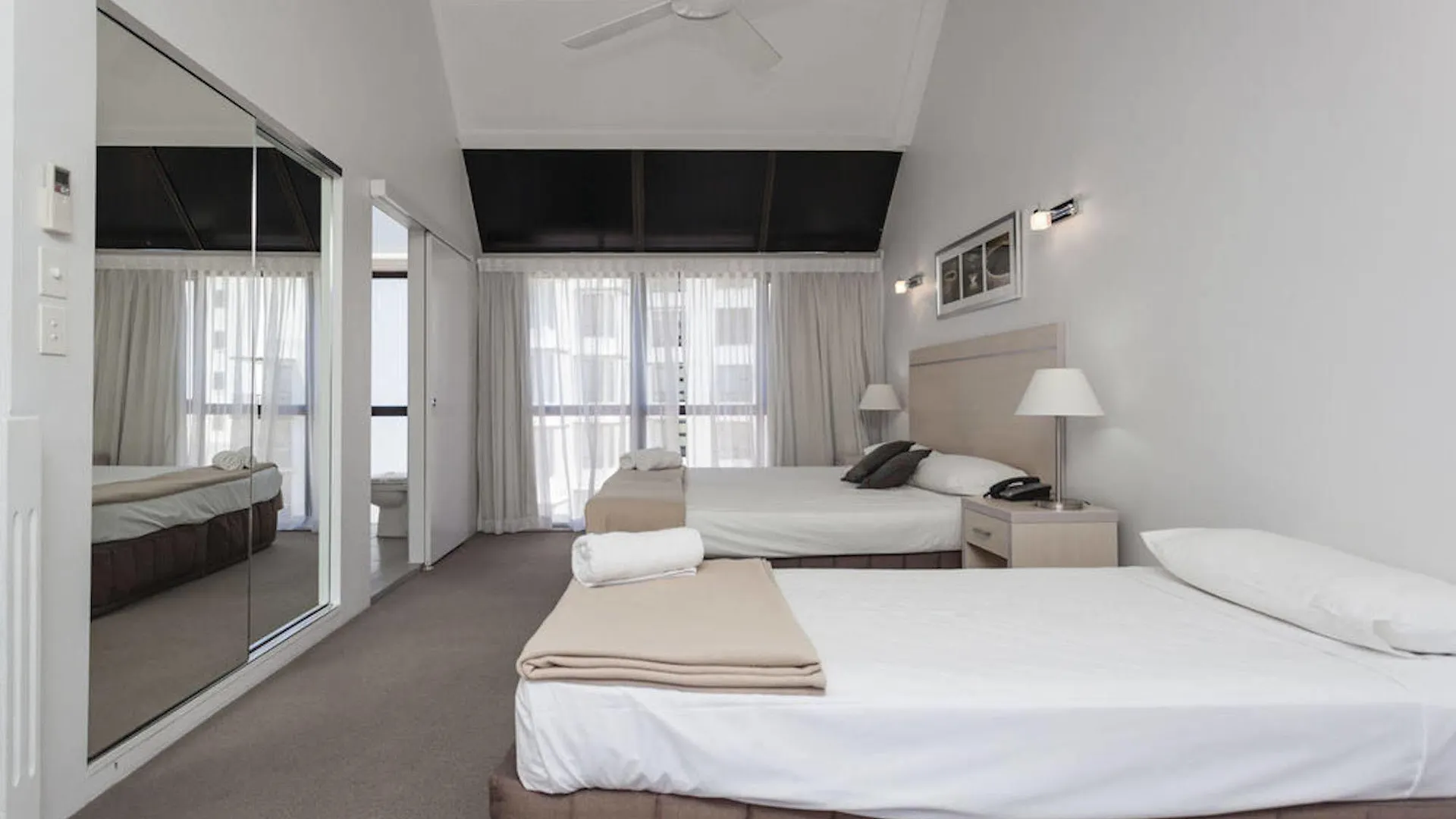 Broadbeach Travel Inn Apartments Gold Coast 3*,  Australia